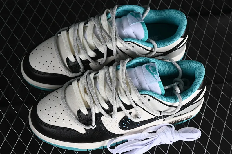 All Categories Nk SB Dunk Series Nk SB Dunk Low Low-top sneakers Nk Dunk Low Panda Prank Star Trek SB strappy low-top casual sneakers DV0833-101